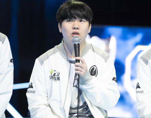 早期假期！ Team WE 的离谱中单和打野假装成职业选手，毫无悬念地被 LGD Gaming 以3-0横扫